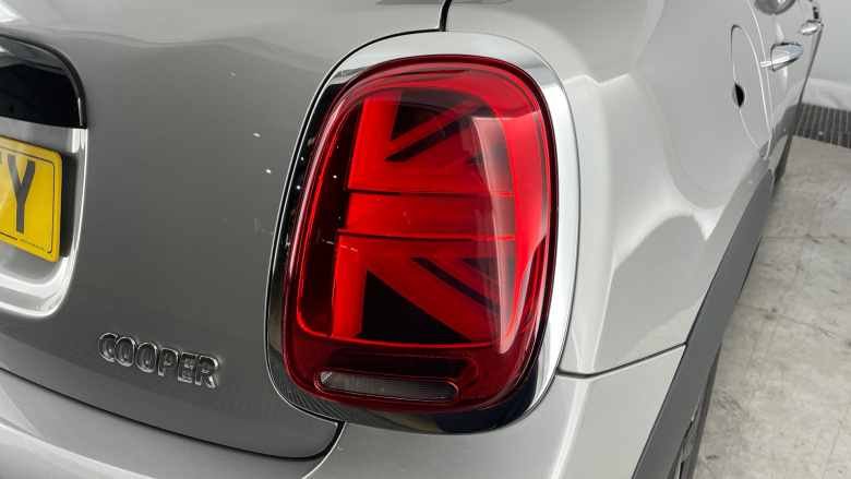 MINI Hatchback 1.5 Cooper Classic Premium 5dr Auto Petrol Hatchback
